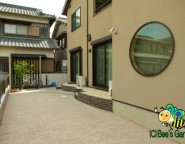 姫路市新築外構ガーデン　ティーナテラスとオリジナルサインを取り付けた塗り壁門柱