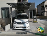 姫路市新築外構　ソリッドストーン門柱とマイリッシュカーポートの駐車場