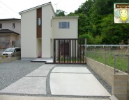姫路市・外構リフォーム　プラスＧを使った門柱・アプローチのリメイクと人工芝の前庭