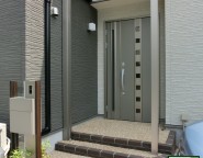 加古川市・ 店舗兼住宅の新築外構　プラスGを使った2つの玄関まわり