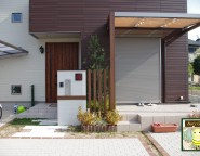 姫路市｜新築外構ガーデン　ジーマテラスのある前庭・木調を取り入れたオープン外構