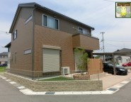 姫路市｜角地変形地の新築外構　敷地に合わせたカーポート施工と外構で施工する玄関ポーチ