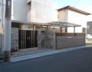 姫路市｜新築外構　石貼り門柱とGルーフのクローズド外構