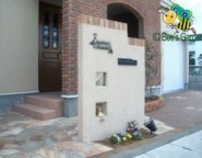 塗り壁門柱～２世帯住宅のオープン外構・・・洋石貼りと樹脂舗装～
