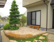 姫路市・ガーデンリフォーム　手付かずの中庭に・洋石貼りテラス