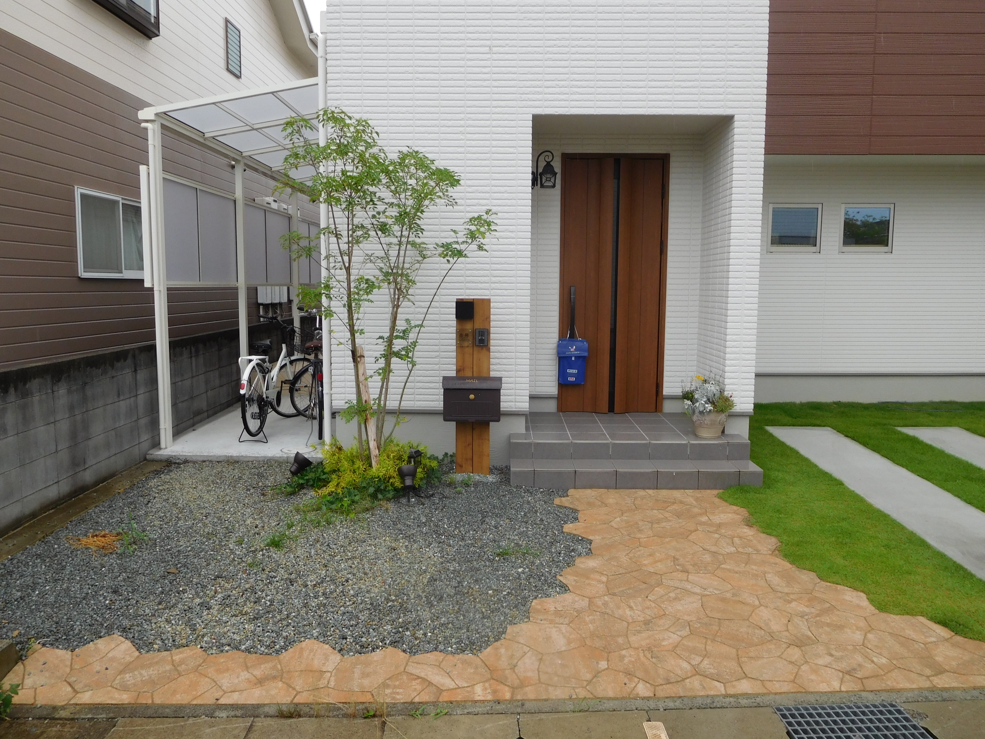 玄関ポーチ 自転車置き場