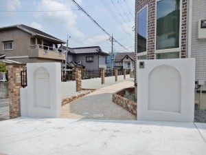 姫路・たつの・太子・相生・赤穂・加古川・高砂の外構&お庭は、新築・リフォームともに「1級エクステリアプランナー」のガーデンプランショップ、ビーズガーデンへ。