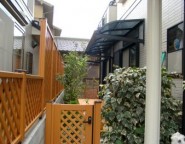 姫路市ガーデン　 手つかずの中庭に樹脂デッキとアルミテラス
