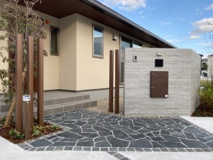 姫路・たつの・太子・相生・赤穂・加古川・高砂の外構＆お庭は、新築・リフォームともに「1級エクステリアプランナー」のガーデンプランショップ、ビーズガーデンへ。