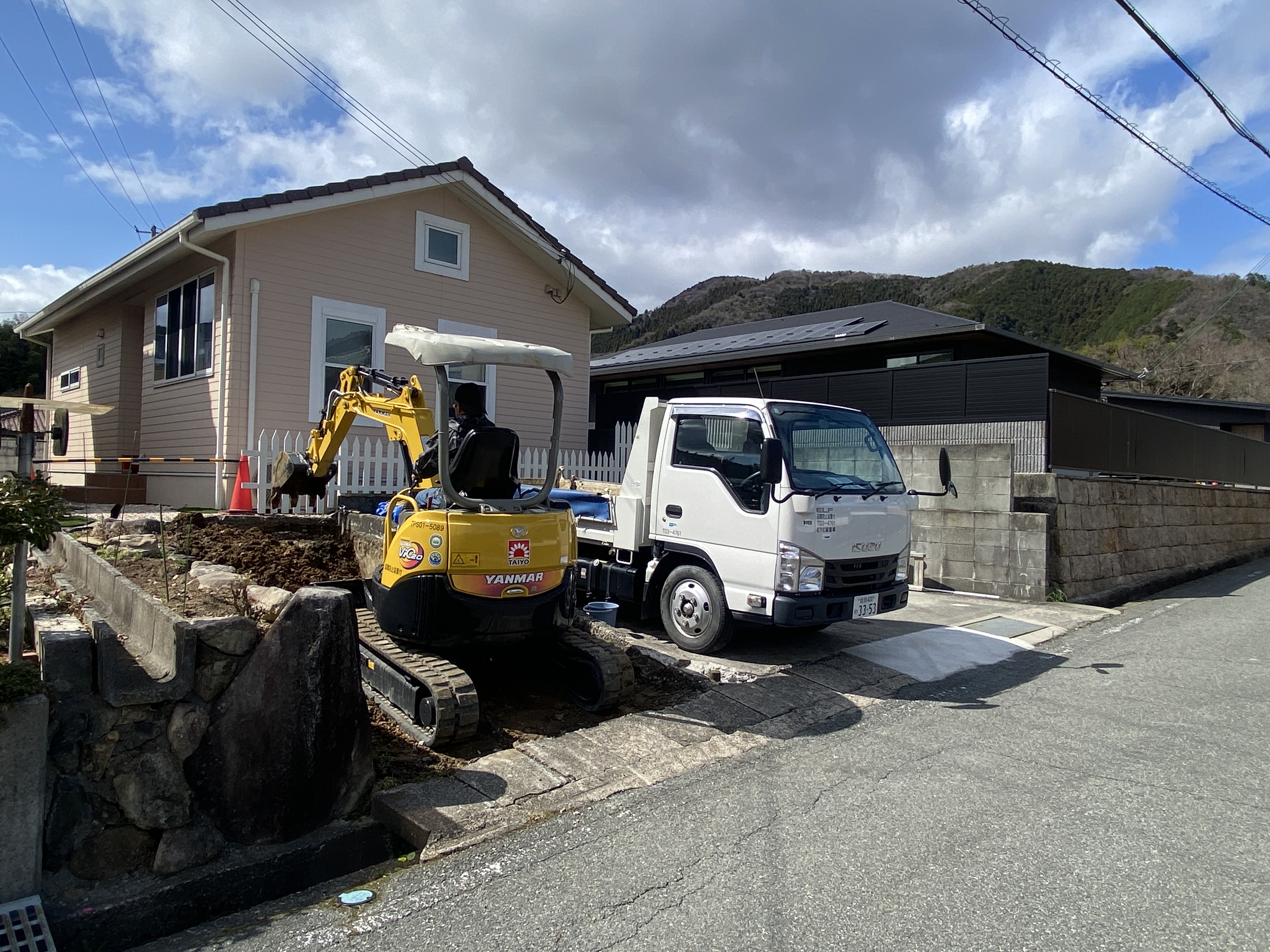 姫路・たつの・太子・相生・赤穂・加古川・高砂の外構&お庭は、新築・リフォームともに「1級エクステリアプランナー」のガーデンプランショップ、ビーズガーデンへ。