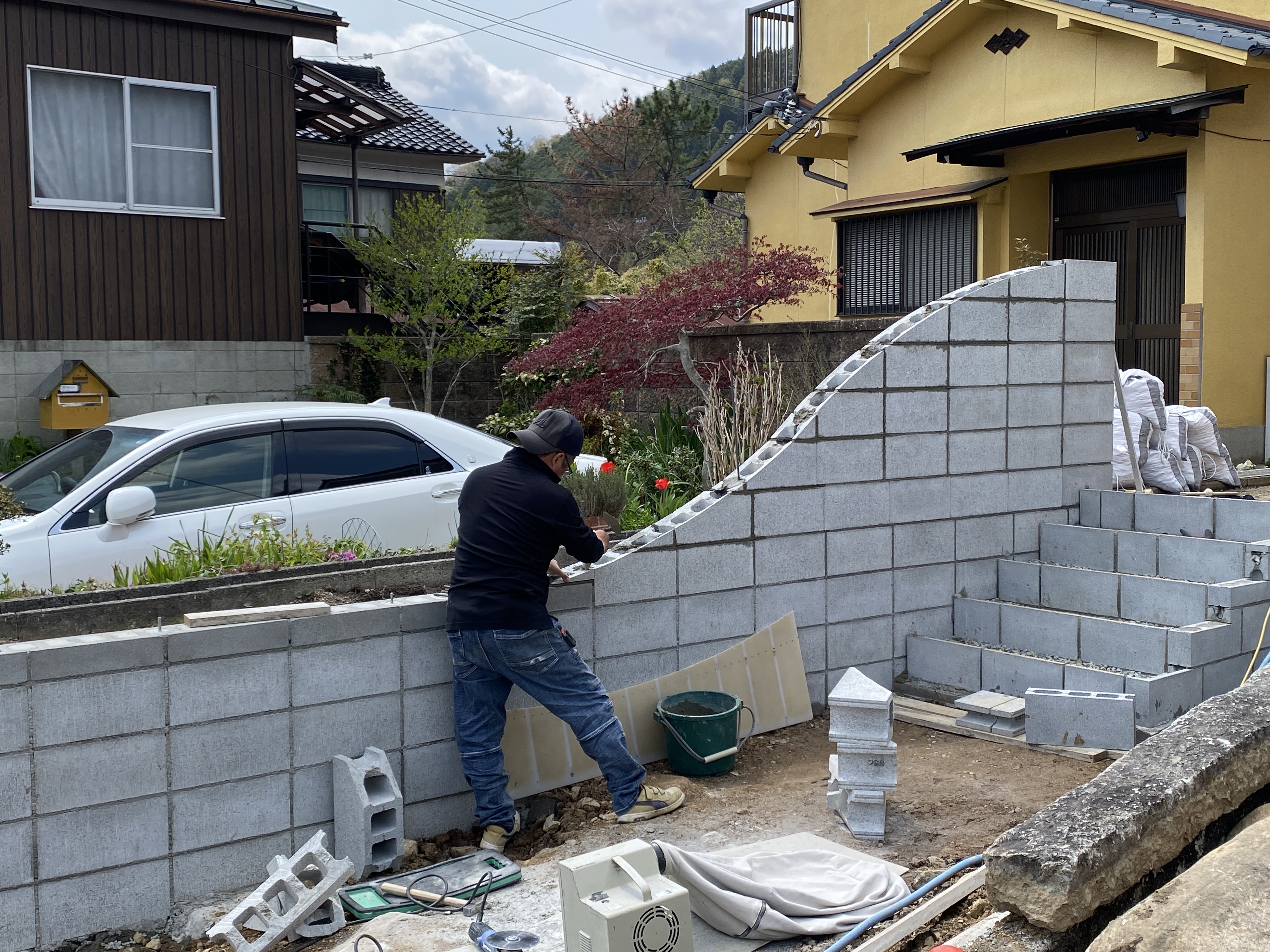 姫路・たつの・太子・相生・赤穂・加古川・高砂の外構&お庭は、新築・リフォームともに「1級エクステリアプランナー」のガーデンプランショップ、ビーズガーデンへ。