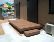 姫路市新築外構　洋石貼りアプローチと木樹脂デッキ