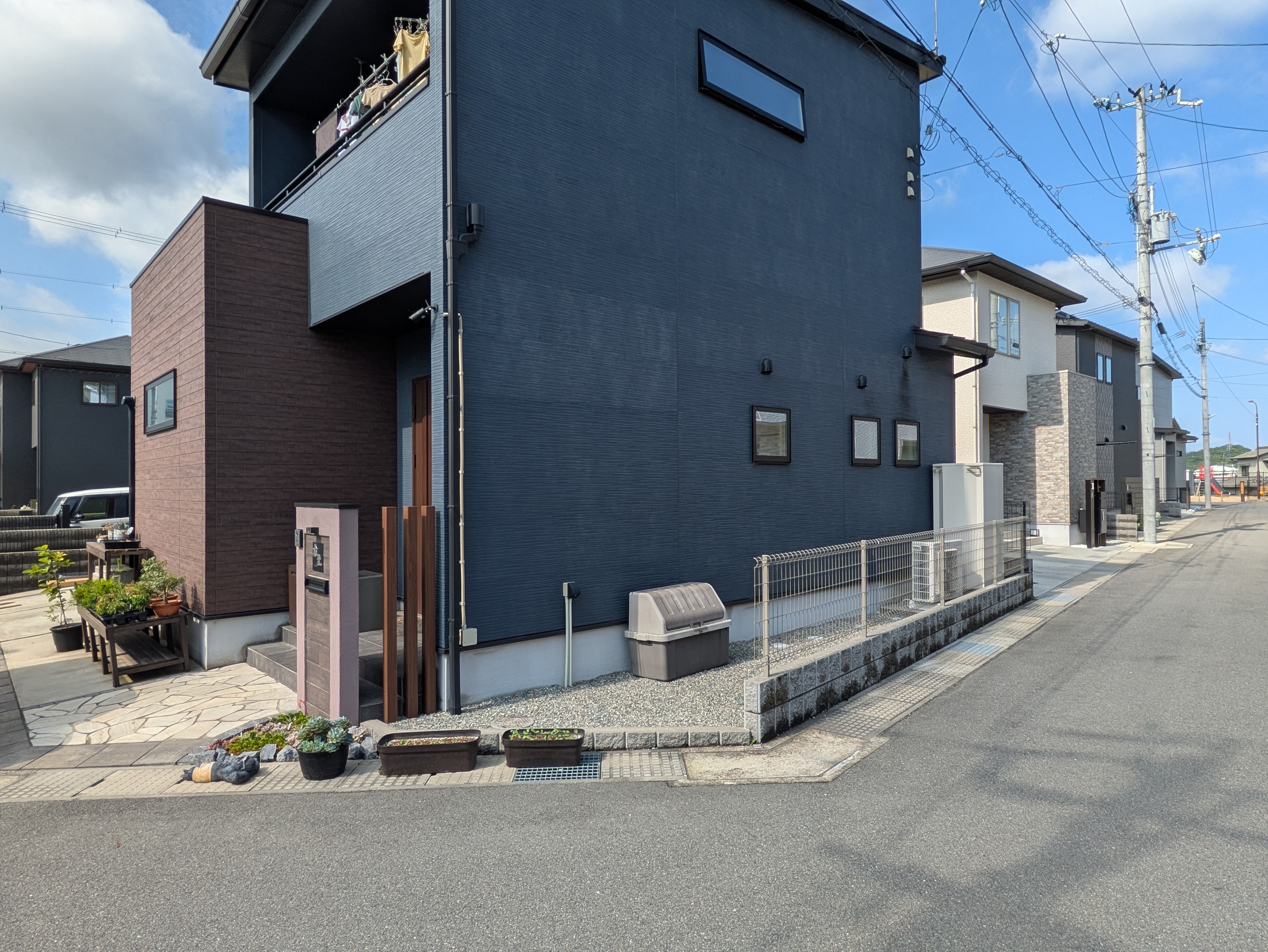 姫路・たつの・太子・相生・赤穂・加古川・高砂の外構&お庭は、新築・リフォームともに「1級エクステリアプランナー」のガーデンプランショップ、ビーズガーデンへ。