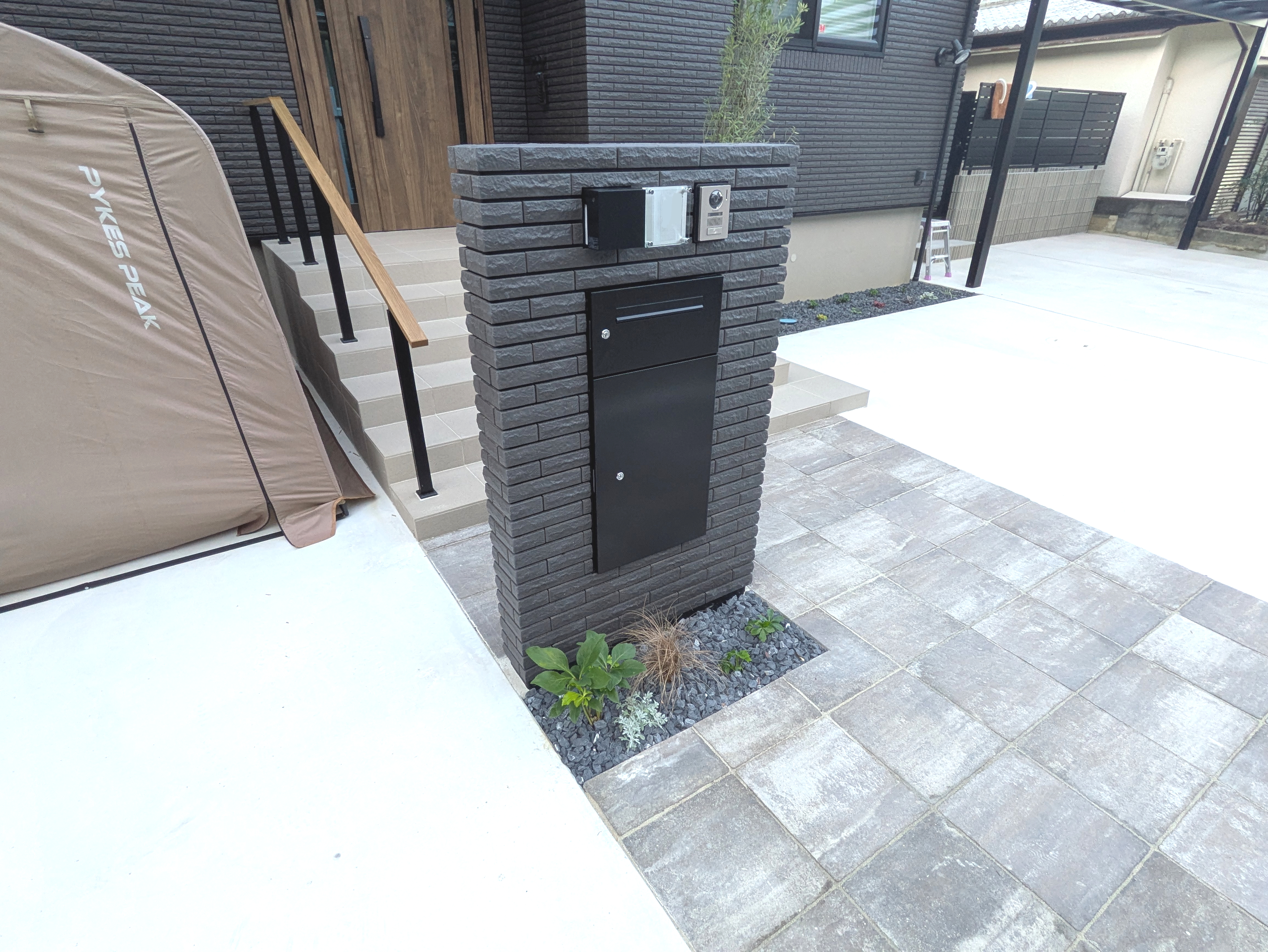 姫路・たつの・太子・相生・赤穂・加古川・高砂の外構&お庭は、新築・リフォームともに「1級エクステリアプランナー」のガーデンプランショップ、ビーズガーデンへ。