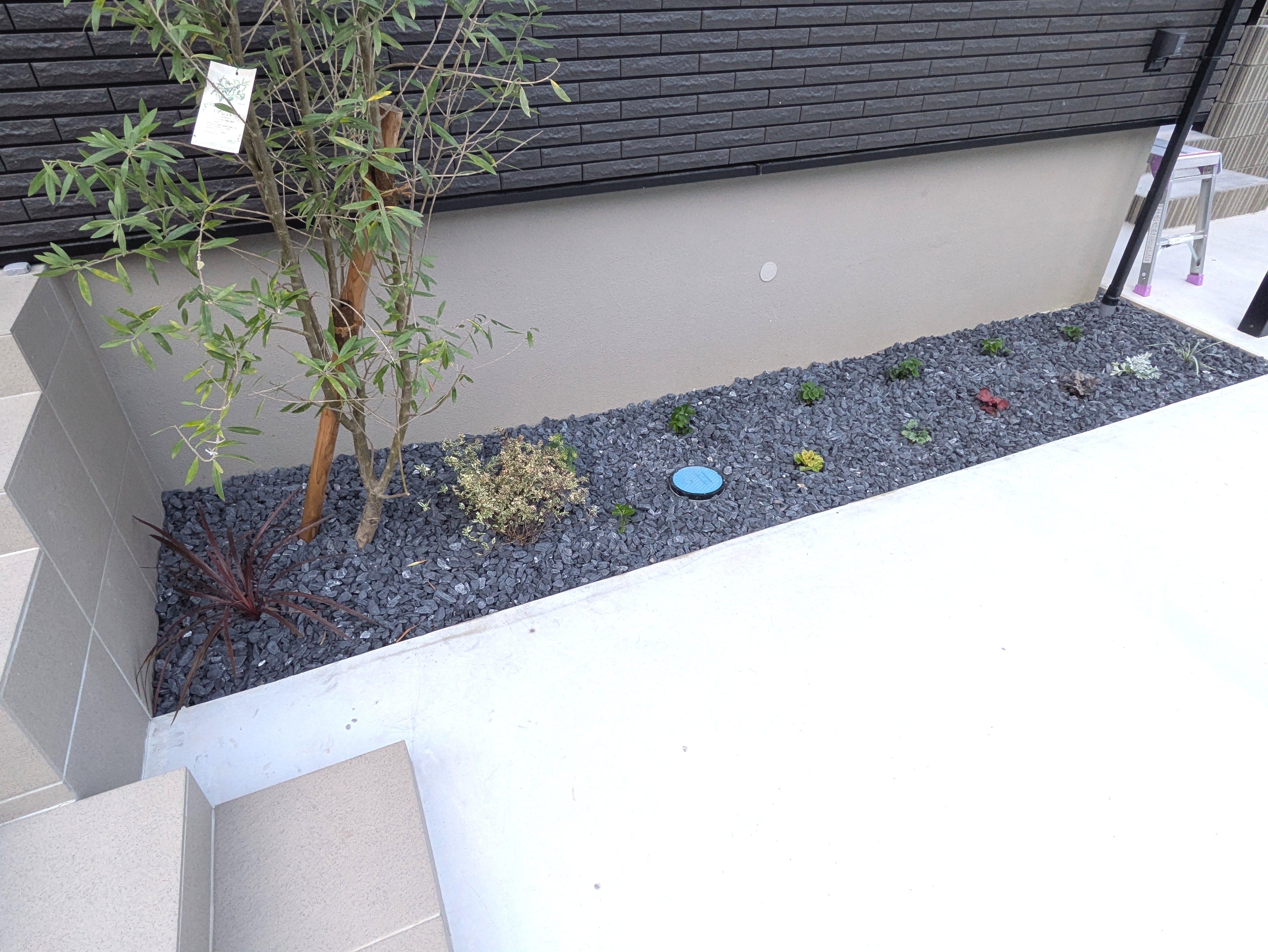 姫路・たつの・太子・相生・赤穂・加古川・高砂の外構&お庭は、新築・リフォームともに「1級エクステリアプランナー」のガーデンプランショップ、ビーズガーデンへ。