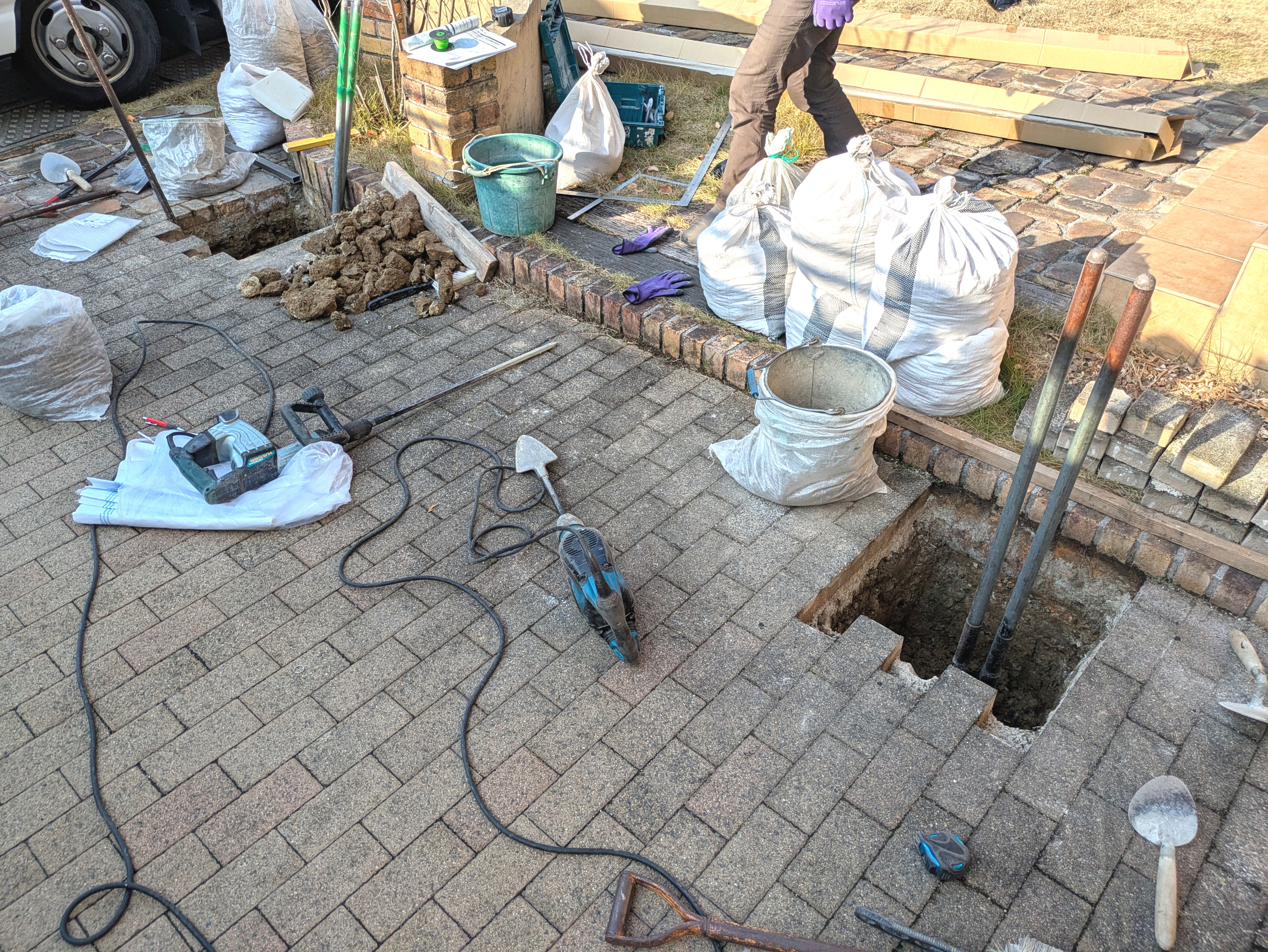 姫路・たつの・太子・相生・赤穂・加古川・高砂の外構＆お庭は、新築・リフォームともに「1級エクステリアプランナー」のガーデンプランショップ、ビーズガーデンへ。